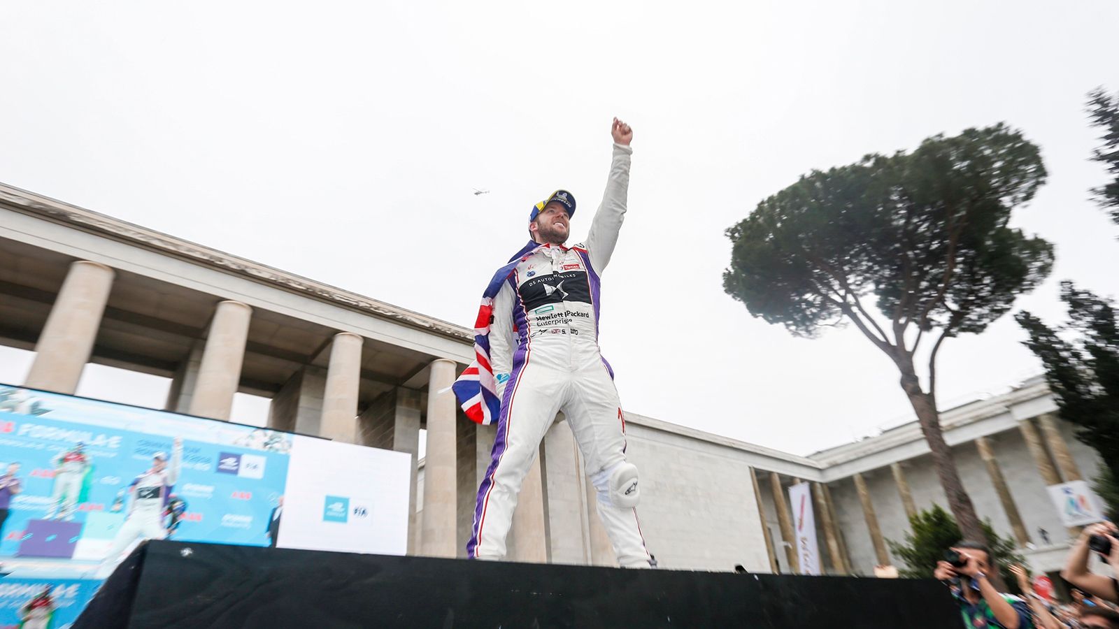 Ο Βρετανός Sam Bird έχει συμμετάσχει και στους 40 αγώνες της Formula E που έχουν γίνει έως σήμερα, αντιστάθηκε στην πίεση του Lucas di Grassi ο οποίος